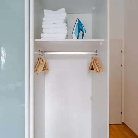 Blueground Vinohrady Pool Nr Riegrovy Sady Prg-85 Apartamento