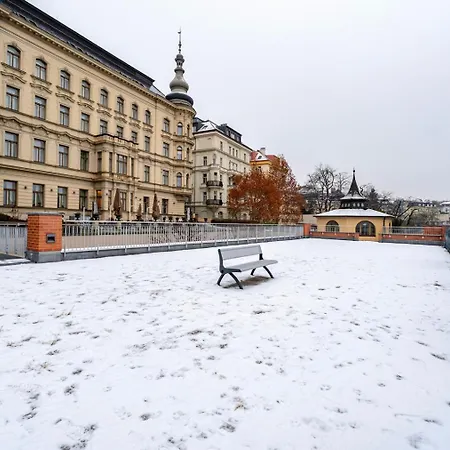 Blueground Vinohrady Pool Nr Riegrovy Sady Prg-85 Apartamento Praga